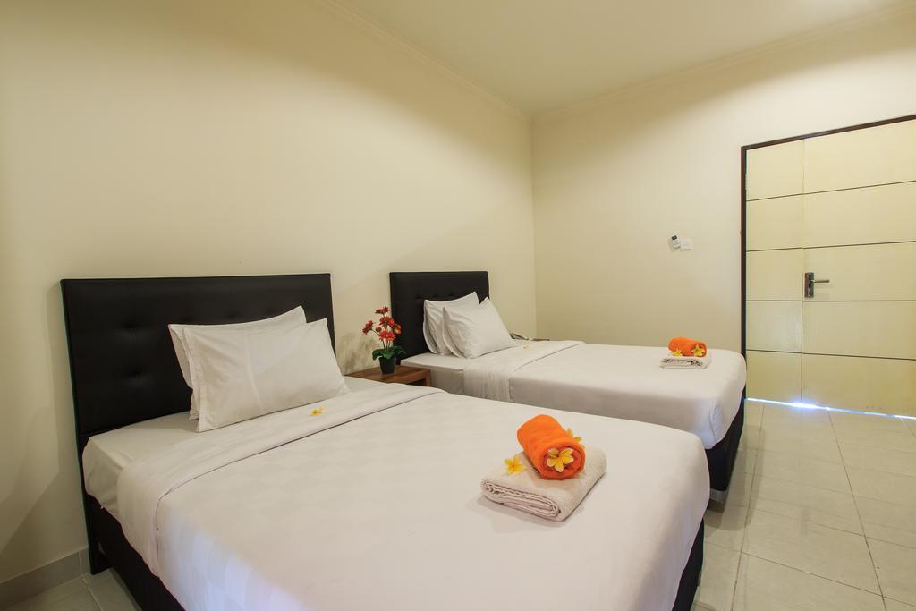 Ivanka Airport Inn Kuta Lombok Exterior foto